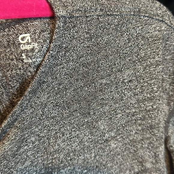 Gap Fit gray athletic long sleeve cross crossed back top size S - Picture 2 of 3